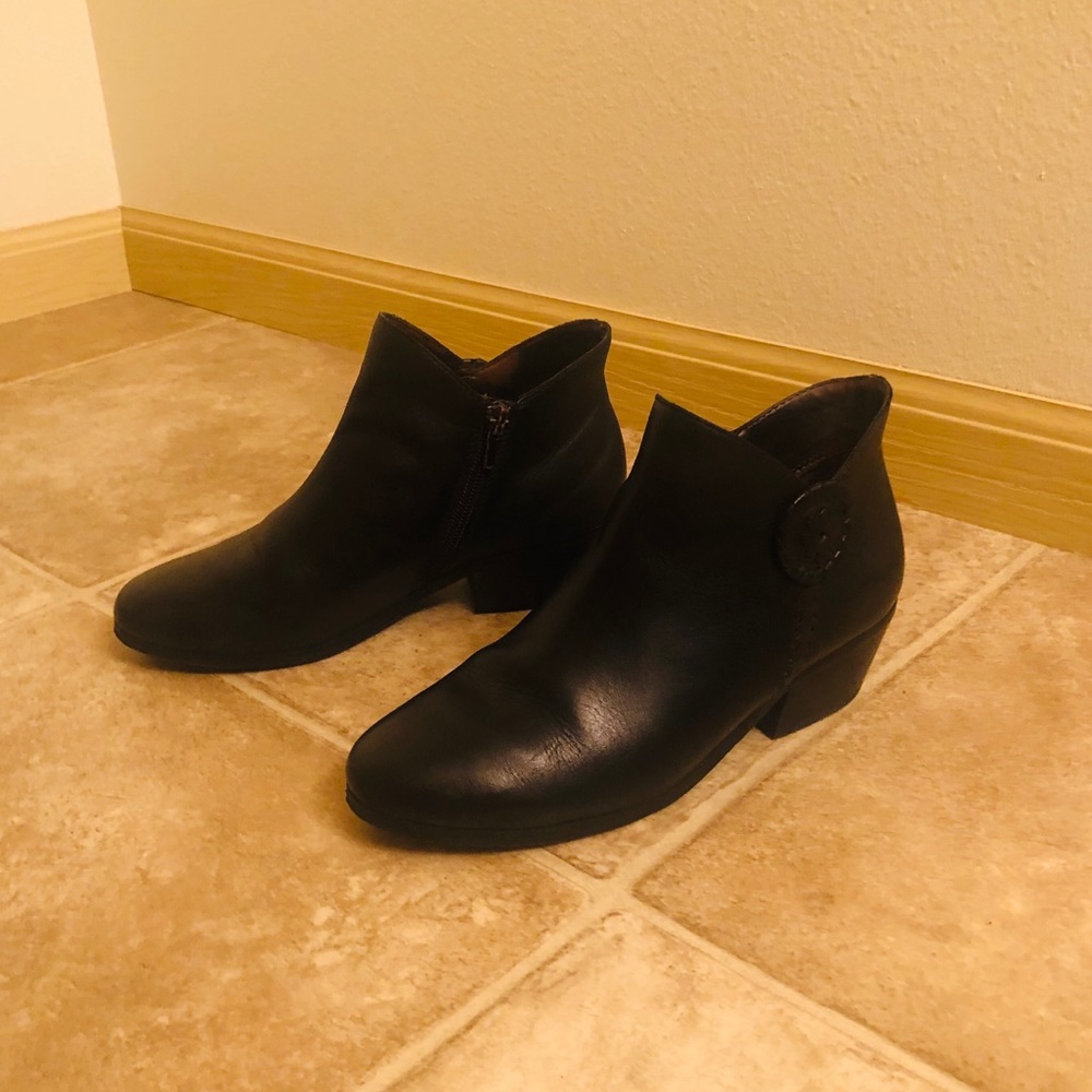 🏵(2 for $20) 🏵 Jack Rogers Peyton Black Bootie